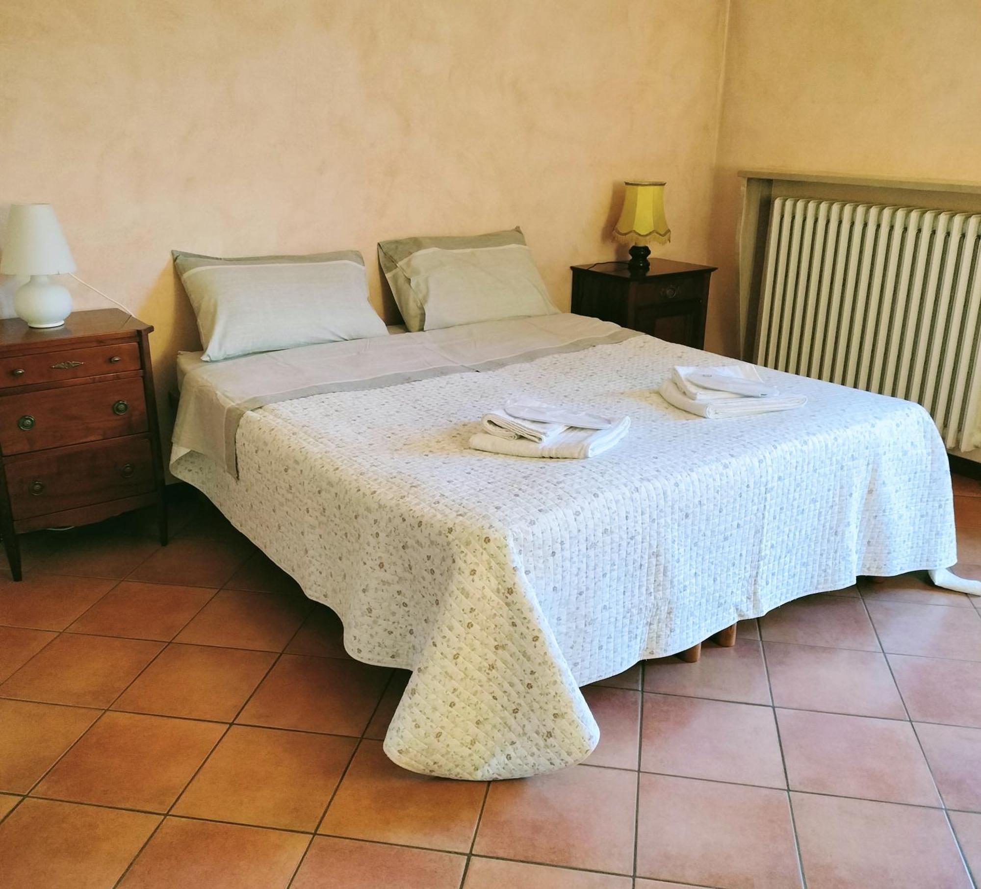 B&B "Madama Granet" Борґо-Сан-Дальмаццо Екстер'єр фото